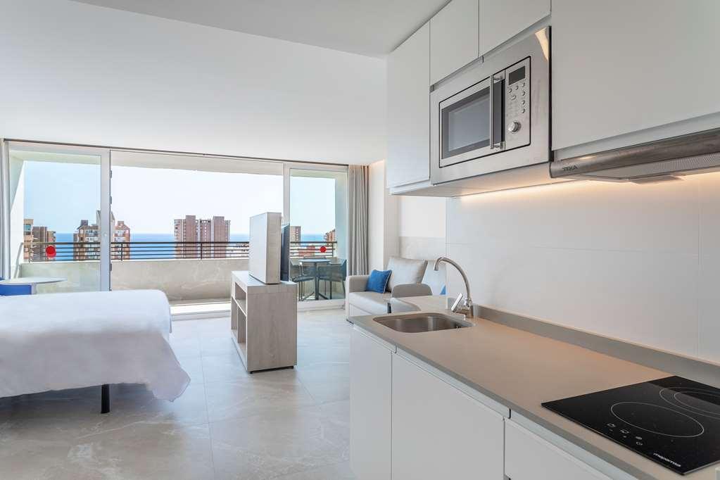 Halley Hotel & Apartments Affiliated By Melia Бенидорм Стая снимка